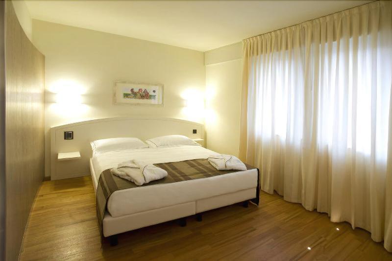 Hotel Napoleon Cherasco Bagian luar foto