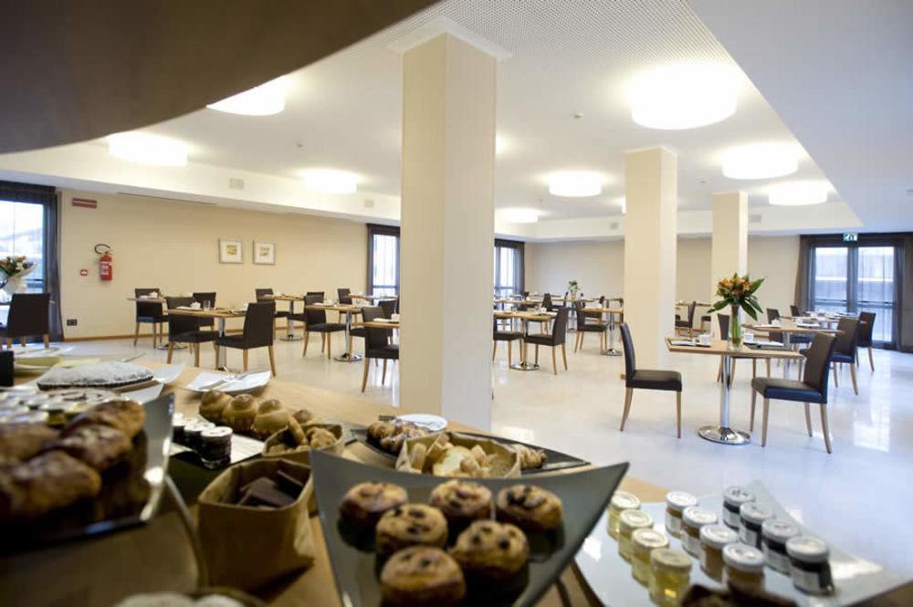 Hotel Napoleon Cherasco Bagian luar foto