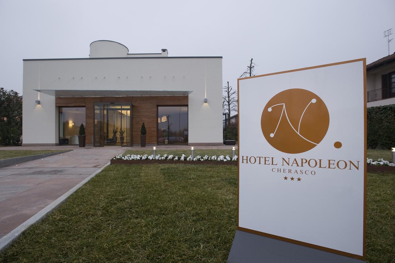 Hotel Napoleon Cherasco Bagian luar foto