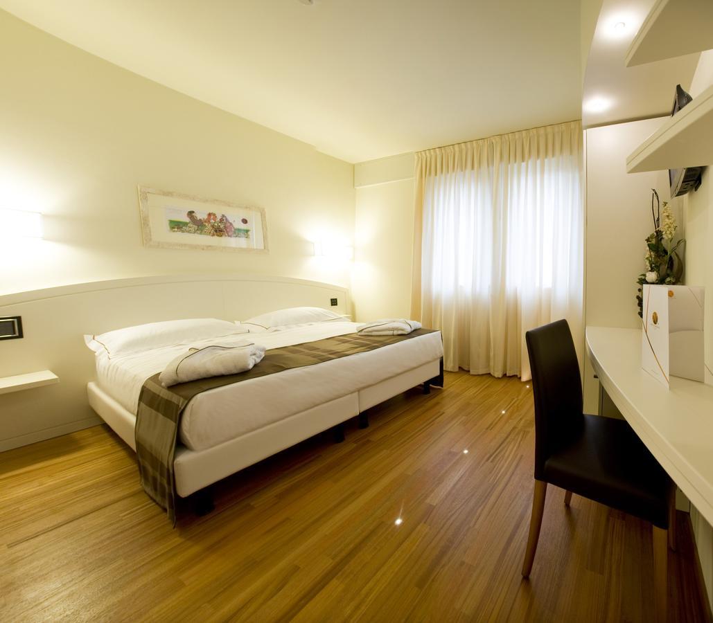 Hotel Napoleon Cherasco Bagian luar foto