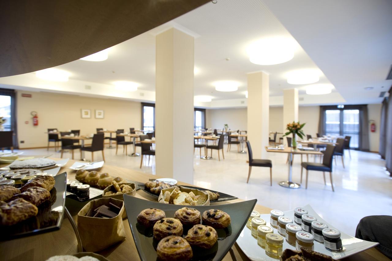 Hotel Napoleon Cherasco Bagian luar foto