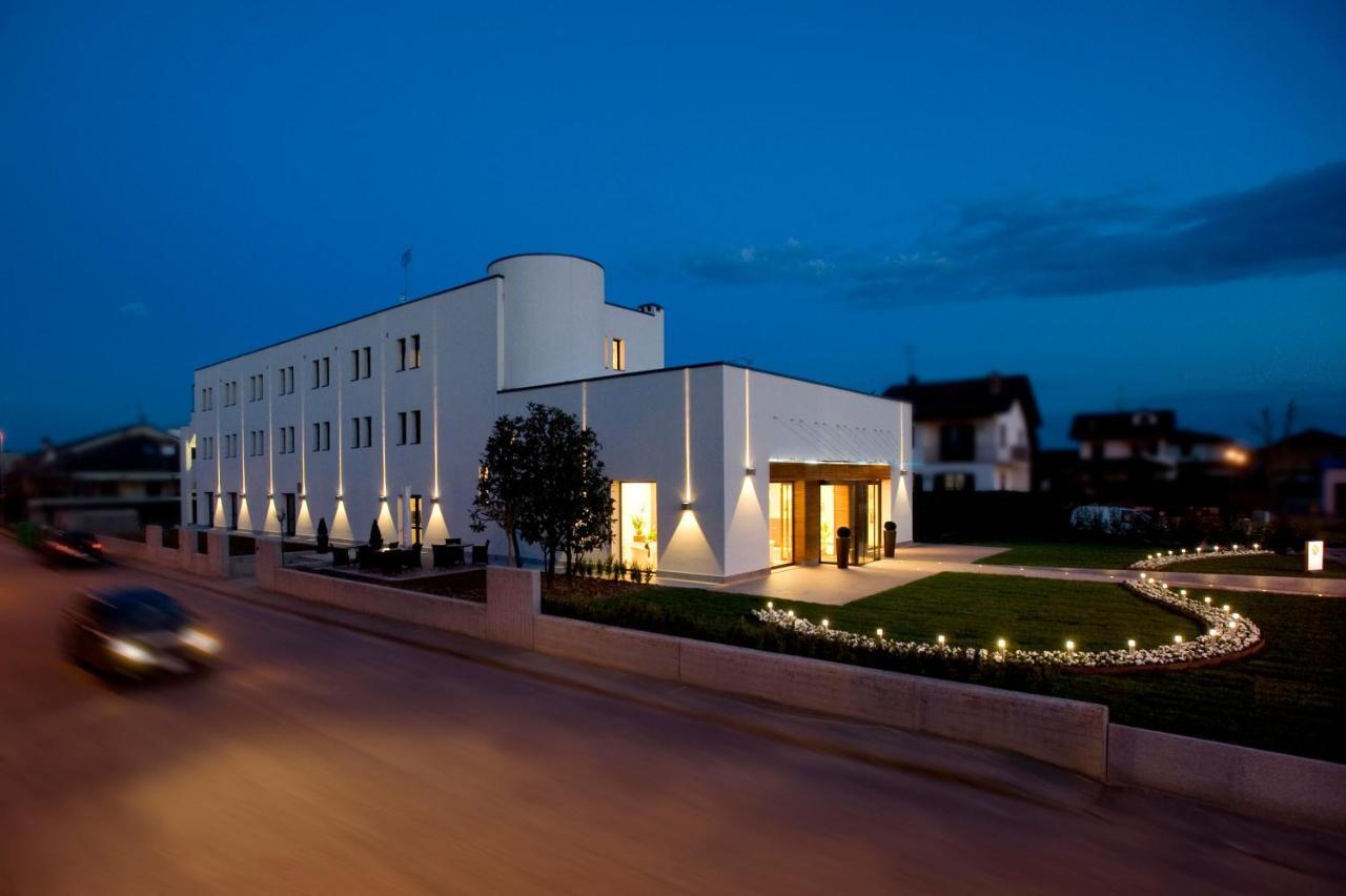 Hotel Napoleon Cherasco Bagian luar foto